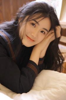 动漫两个人拔萝卜